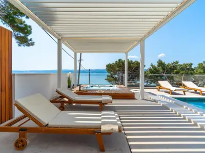 Villa Bava ist eine neu gebaute, hochwertig eingerichtete Strandvilla, die sehr komfortable Unterkunft für 8+2 Personen bietet