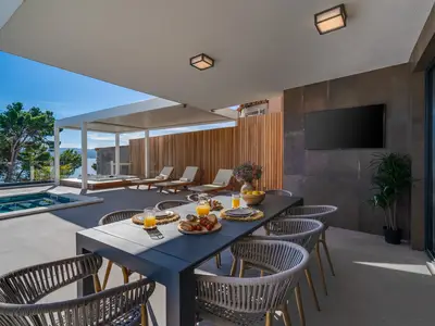 Villa Largo ist eine neu gebaute, hochwertig eingerichtete Strandvilla, die sehr komfortable Unterkunft für 8+2 Personen bietet