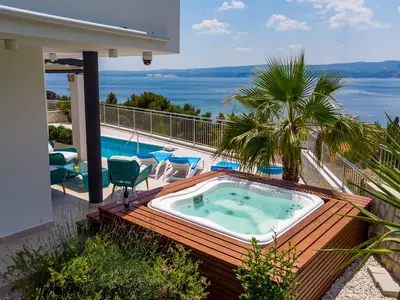 Meerblick-Villa Marija mit beheiztem, privatem Pool 30qm, Whirlpool, 4 Schlafzimmern mit Bad, Sauna und Billard, Strand 300m