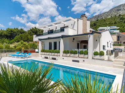Meerblick-Villa Marija mit beheiztem, privatem Pool 30qm, Whirlpool, 4 Schlafzimmern mit Bad, Sauna und Billard, Strand 300m