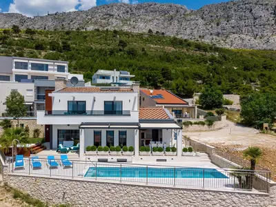 Perfekte Lage der Villa, Nähe zu Omiš und dem Fluss Cetina (1 km entfernt)