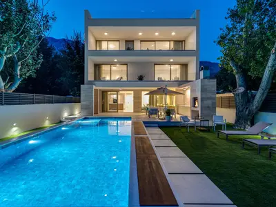 Strandvilla Erce - privater 40 m2 großer beheizter Pool mit integriertem Hydromassagesystem