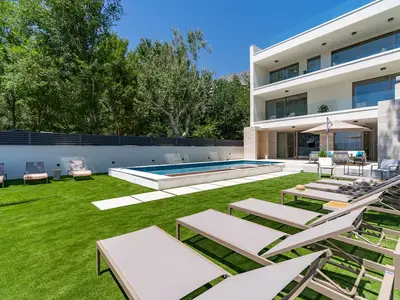 Privater 40 m2 großer beheizter Pool mit Salzelektrolysesystem