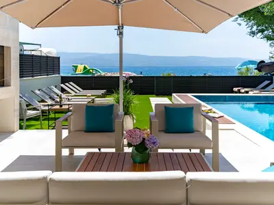 Eingezäuntes Grundstück mit herrlichem Blick auf Strand und Meer