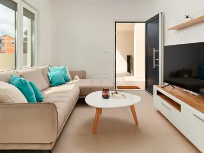Villa für 12 Personen (160 m²) in Dugi Rat 9/10