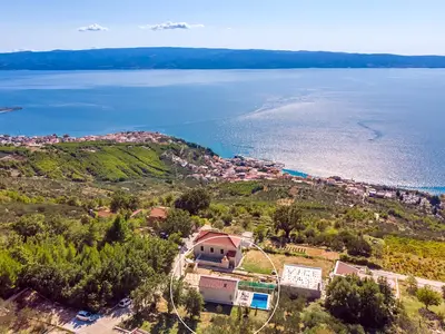 Atemberaubende Aussicht auf das Meer aus fast jedem Winkel des Hauses