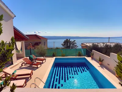 Meerblick Villa Lemaro, eine Villa mit 2 Schlafzimmern und 28 m2 privatem Pool in Krilo Jesenice