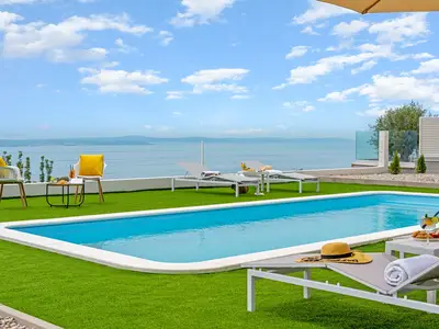 NEUE Villa La Vita mit 2 Schlafzimmern und privatem 33 m2 großen Pool