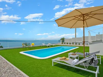 Villa La Vita bietet einen spektakulären Panoramablick auf das Meer und die Inseln im Süden