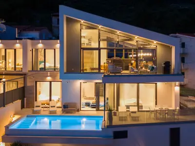 Villa Flower mit 3 Schlafzimmern mit eigenem Bad, beheiztem Pool und Meerblick