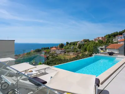 Beheizter privater Pool von 5 x 2,5 Metern, ausgestattet mit einem Elektrolysesystem