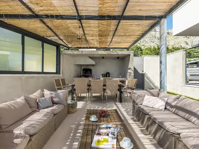 Sommerküche, Essbereich im Freien und Lounge im Schatten