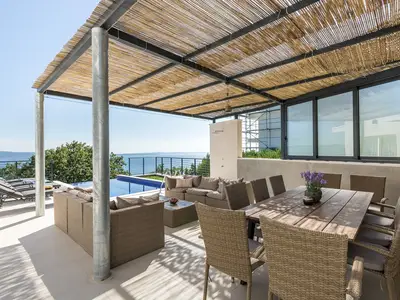 Sommerküche, Essbereich im Freien und Lounge im Schatten