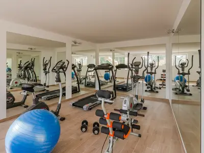 Fitnessraum im Untergeschoss (Poolbereich)