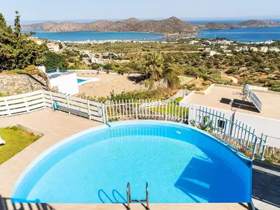 PoolOfHouse