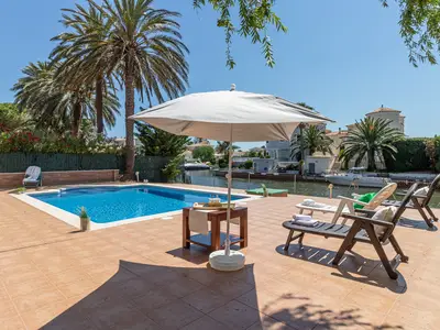 PoolOfHouse