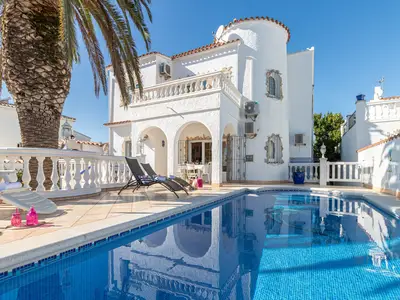 PoolOfHouse