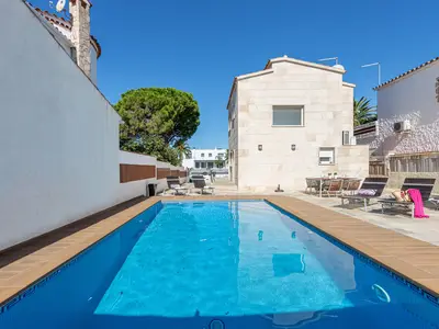 PoolOfHouse