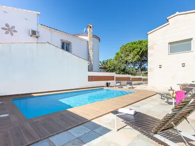 PoolOfHouse