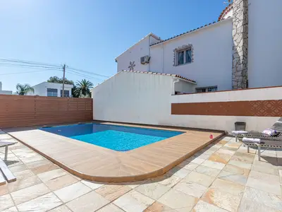 PoolOfHouse