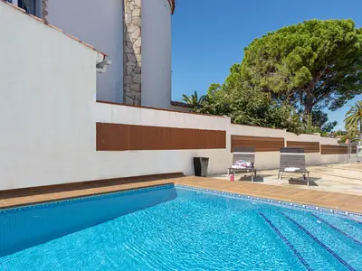 PoolOfHouse