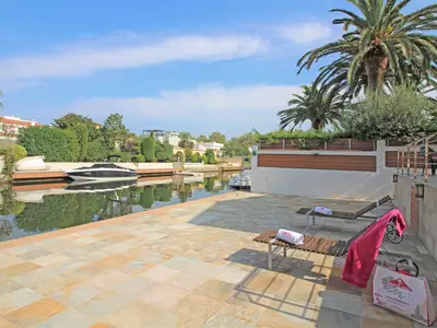PoolOfHouse