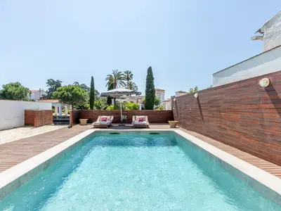 PoolOfHouse