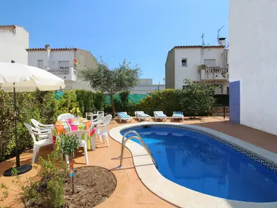 PoolOfHouse