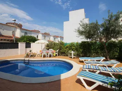 PoolOfHouse