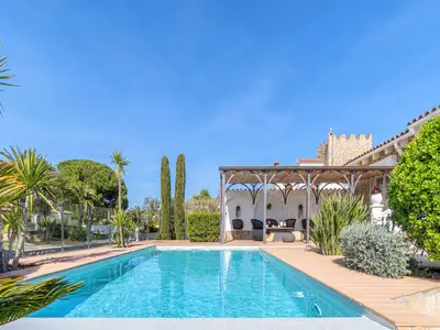 PoolOfHouse
