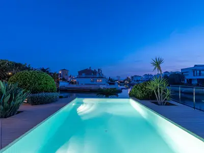PoolOfHouse