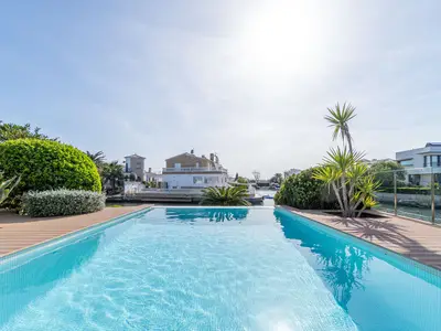 PoolOfHouse