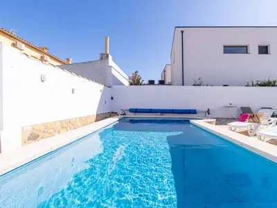 PoolOfHouse