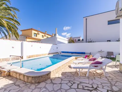 PoolOfHouse