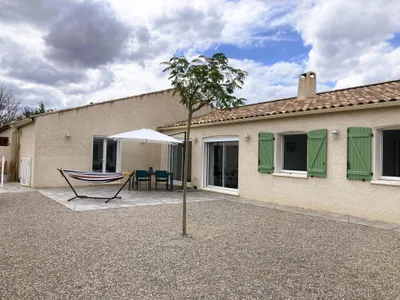 Außenseite Ferienhaus [Sommer]