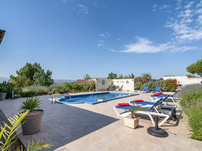 PoolOfHouse