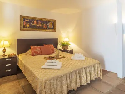 Ein Schlafzimmer mit Schlafsofa