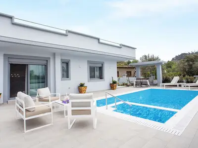 PoolOfHouse