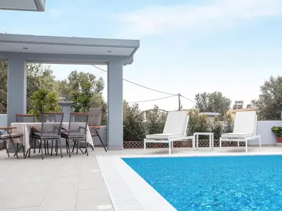 PoolOfHouse