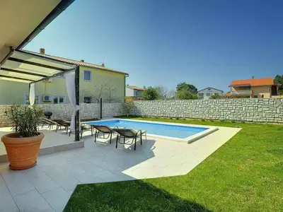 Villa für 8 Personen (180 m²) in Valbandon 5/10