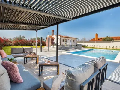 PoolOfHouse