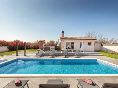 PoolOfHouse