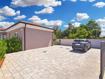 Villa für 8 Personen (134 m²) in Valbandon 10/10