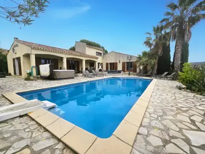 Pool des Ferienhauses