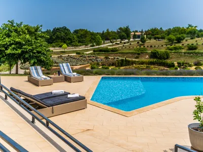PoolOfHouse