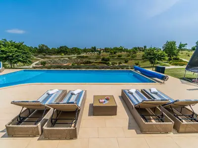 PoolOfHouse