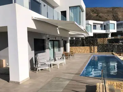 PoolOfHouse