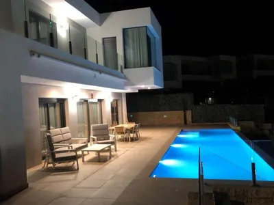 PoolOfHouse
