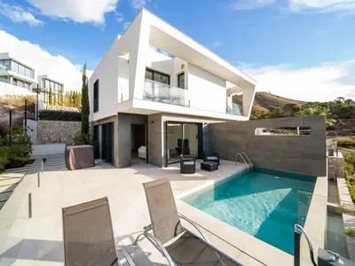 PoolOfHouse