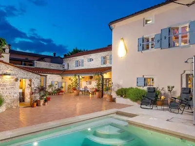 Villa für 10 Personen (360 m²) in Foli 1/10